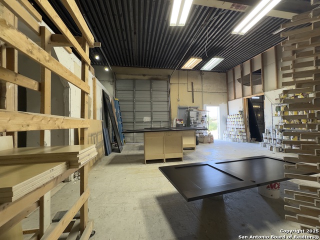 Listing photo id 6 for 3124 Fm 2673