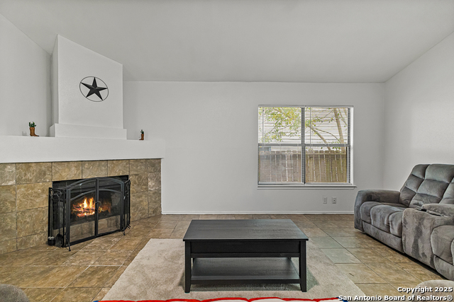 Image 13 of 27 For 371 Ash Village Dr