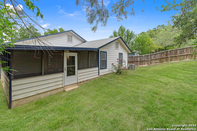 Image 24 of 27 For 371 Ash Village Dr