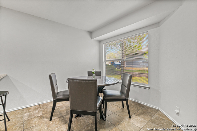 Image 5 of 27 For 371 Ash Village Dr