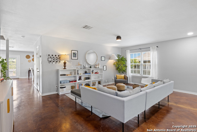 Image 4 of 19 For 7314 Raintree Forest