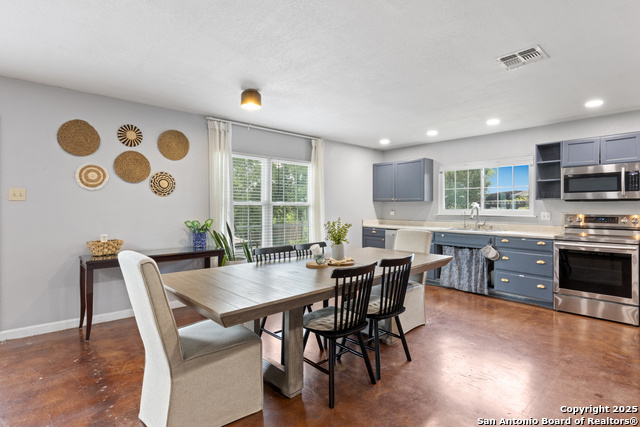 Image 6 of 19 For 7314 Raintree Forest
