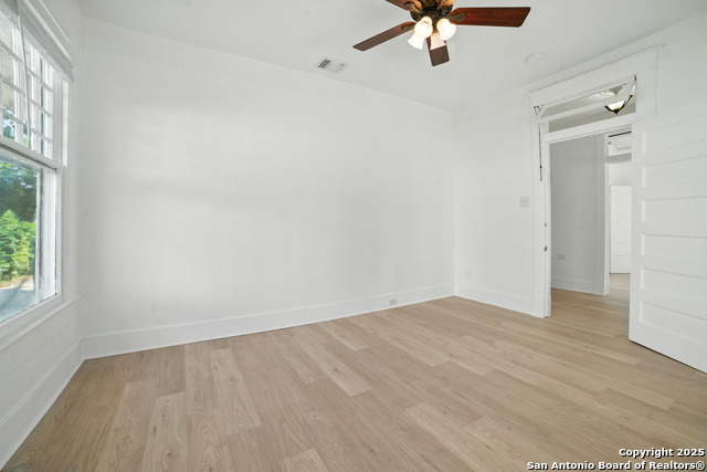 Listing photo id 16 for 1506 Martin W