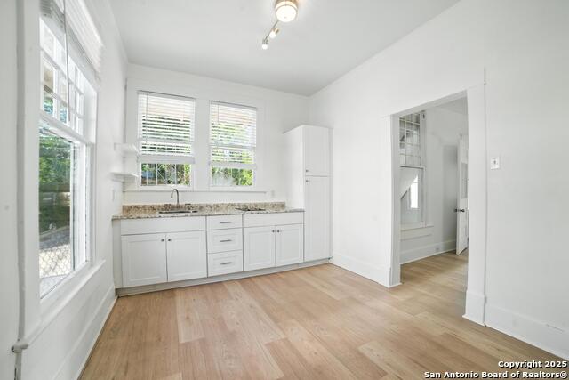 Listing photo id 20 for 1506 Martin W