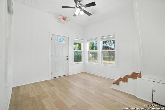 Listing photo id 22 for 1506 Martin W