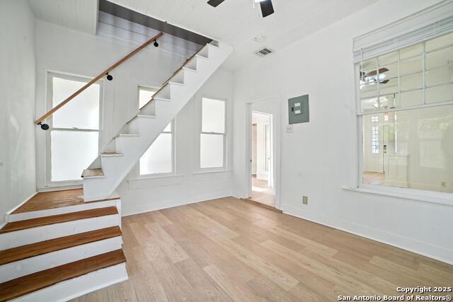 Listing photo id 23 for 1506 Martin W