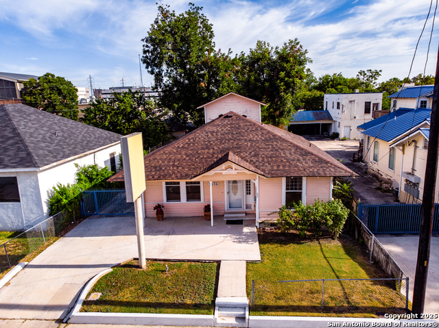 Listing photo id 2 for 1506 Martin W