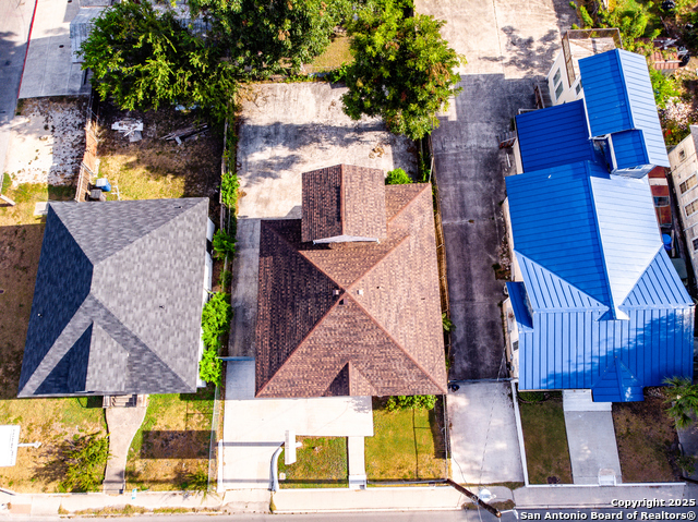 Listing photo id 4 for 1506 Martin W