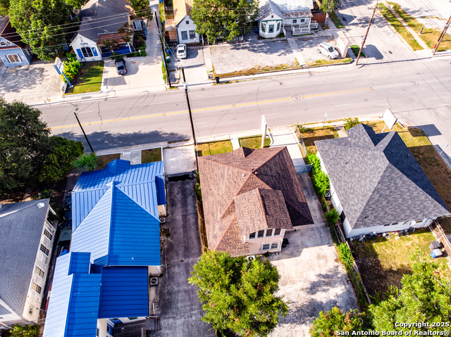 Listing photo id 5 for 1506 Martin W