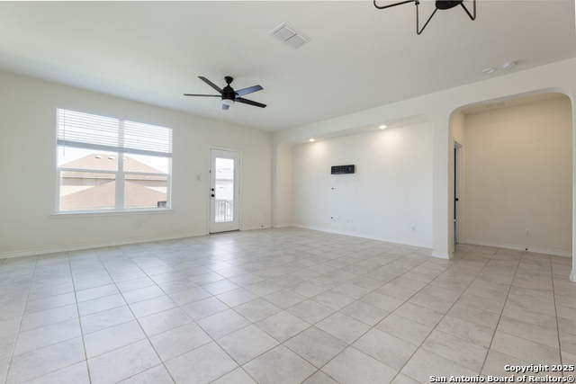 Image 11 of 27 For 521 Landmark Bluff