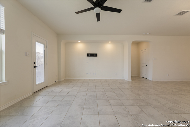 Image 12 of 27 For 521 Landmark Bluff