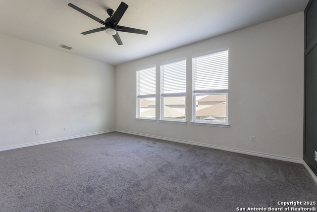 Image 18 of 27 For 521 Landmark Bluff