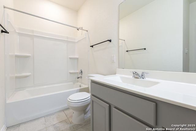 Image 19 of 27 For 521 Landmark Bluff