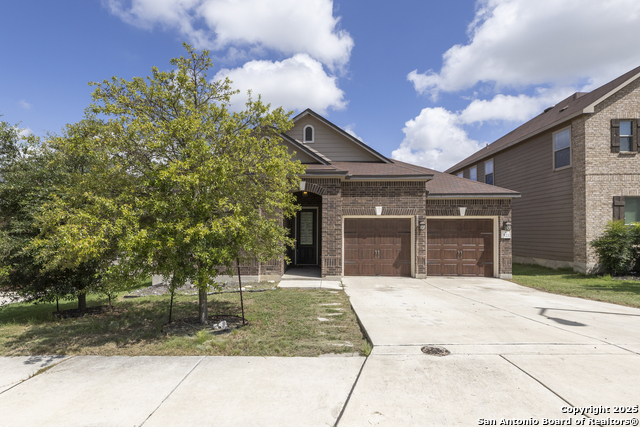 Image 2 of 27 For 521 Landmark Bluff