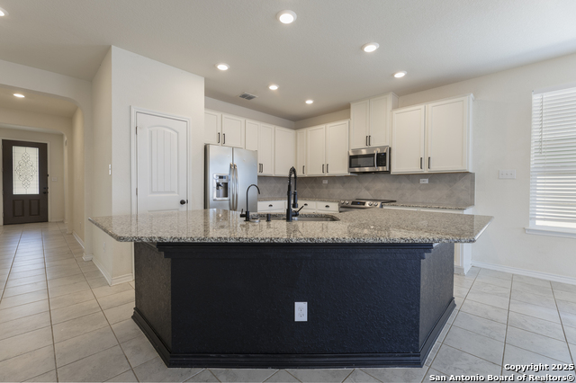 Image 4 of 27 For 521 Landmark Bluff