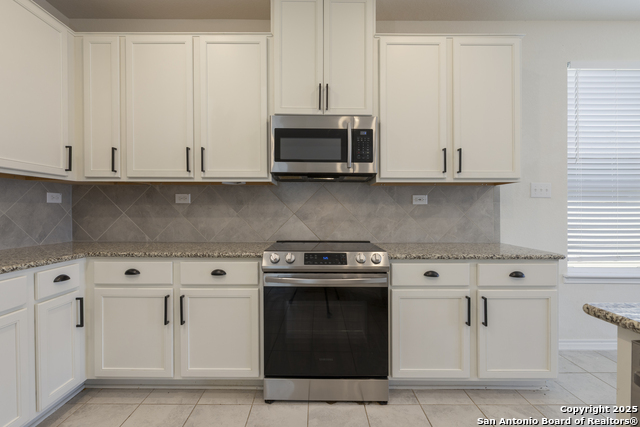 Image 5 of 27 For 521 Landmark Bluff