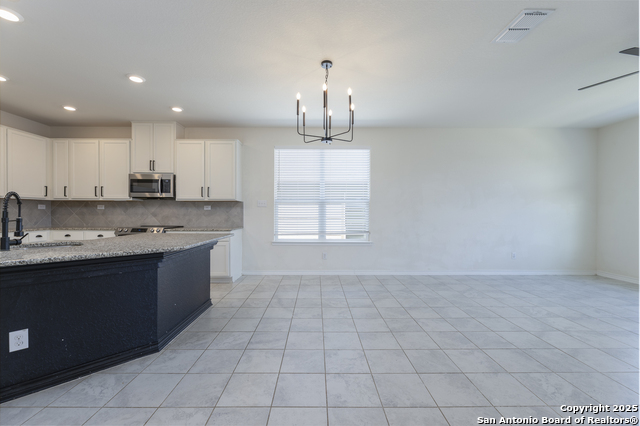 Image 8 of 27 For 521 Landmark Bluff