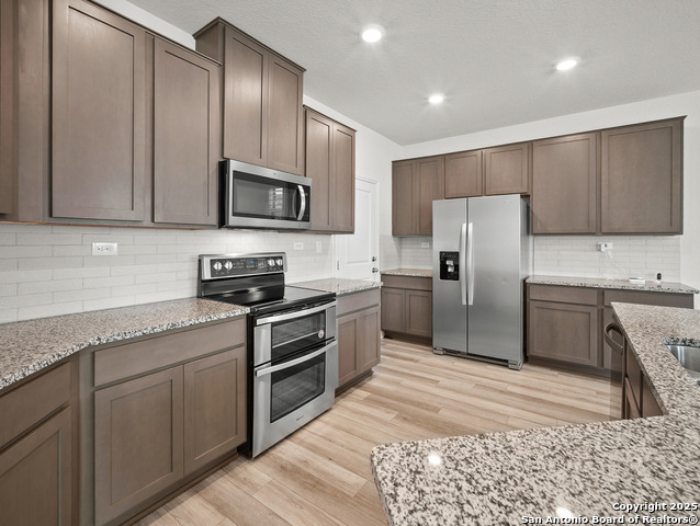 Listing photo id 1 for 3865 Bentwood