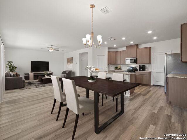 Listing photo id 4 for 3865 Bentwood