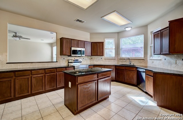 Listing photo id 10 for 8203 Brightstone