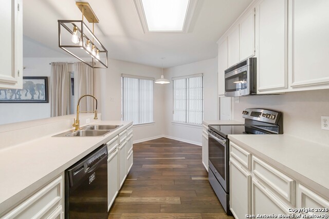 Listing photo id 11 for 434 Watts  