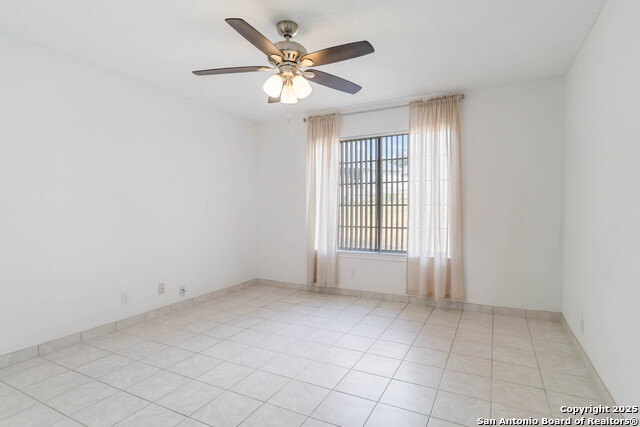 Listing photo id 17 for 434 Watts  