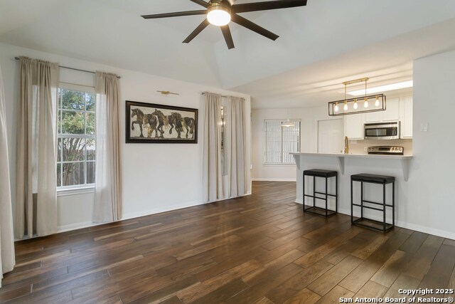 Listing photo id 2 for 434 Watts  