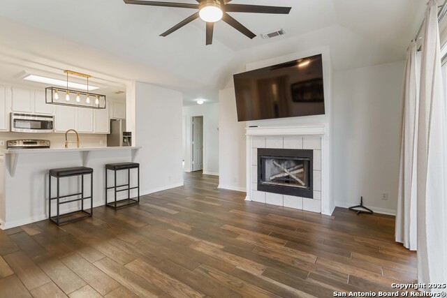 Listing photo id 3 for 434 Watts  