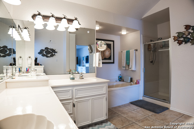 Listing photo id 11 for 13849 Doubloon St