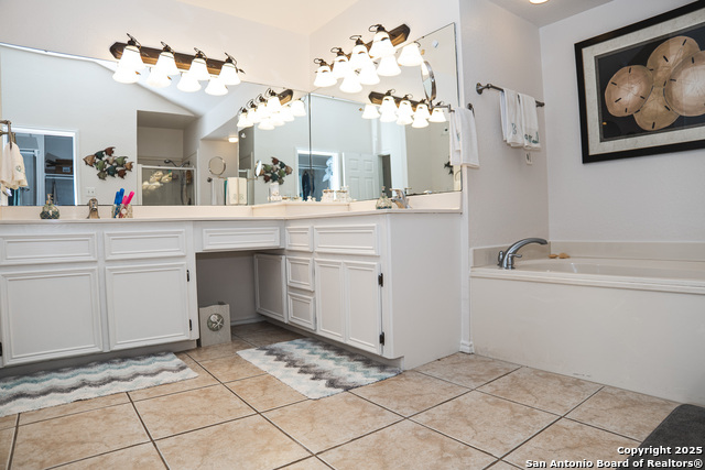 Listing photo id 13 for 13849 Doubloon St