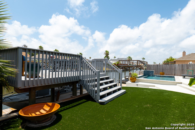 Listing photo id 19 for 13849 Doubloon St