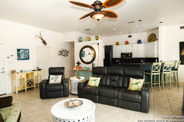 Listing photo id 2 for 13849 Doubloon St