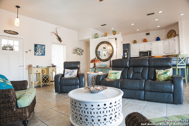 Listing photo id 3 for 13849 Doubloon St