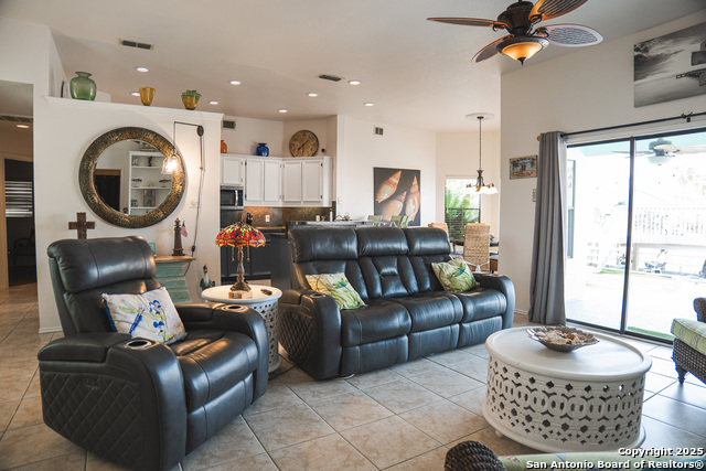 Listing photo id 4 for 13849 Doubloon St