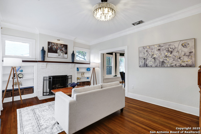Image 10 of 46 For 617 Park Ave E