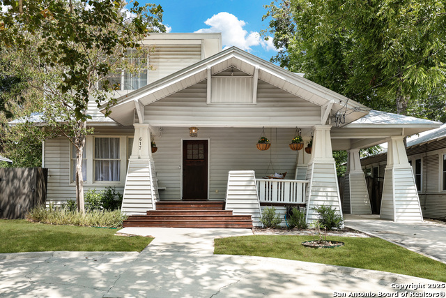 Image 3 of 46 For 617 Park Ave E