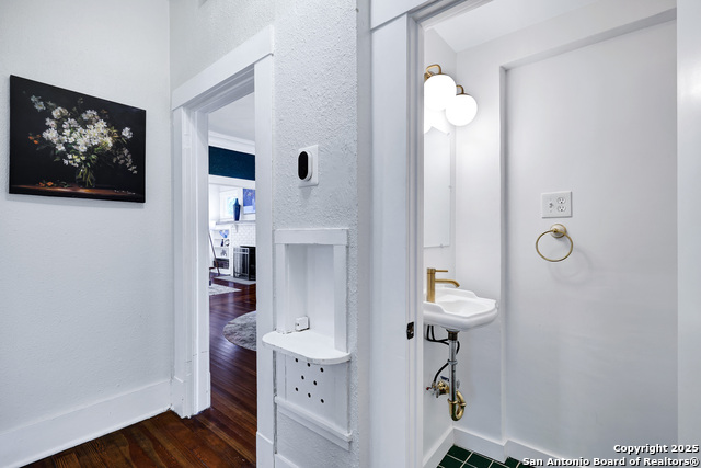 Image 31 of 46 For 617 Park Ave E