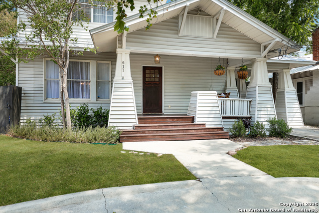 Image 4 of 46 For 617 Park Ave E