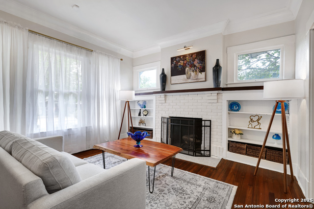 Image 9 of 46 For 617 Park Ave E