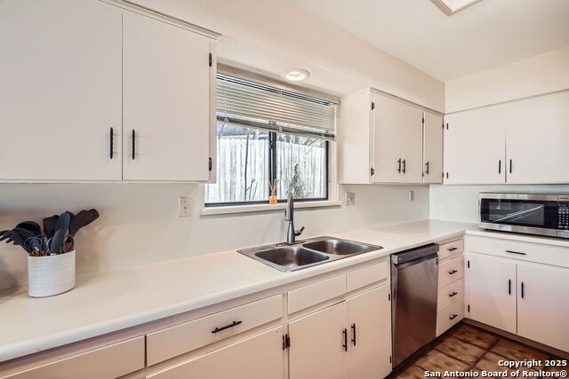Listing photo id 9 for 607 Morning Hill