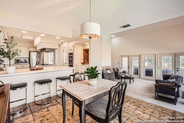 Listing photo id 10 for 607 Morning Hill