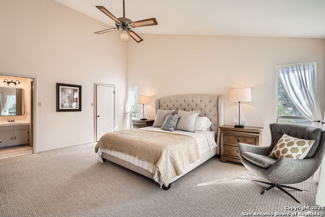 Listing photo id 13 for 607 Morning Hill
