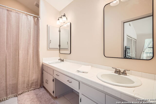 Listing photo id 14 for 607 Morning Hill