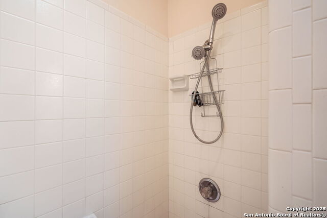 Listing photo id 15 for 607 Morning Hill