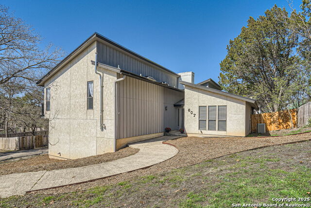 Listing photo id 0 for 607 Morning Hill