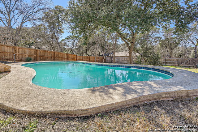 Listing photo id 25 for 607 Morning Hill