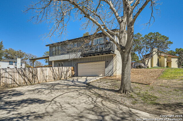 Listing photo id 1 for 607 Morning Hill