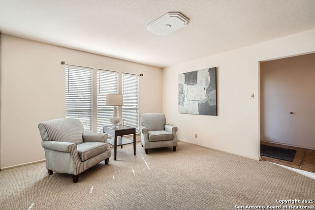 Listing photo id 6 for 607 Morning Hill