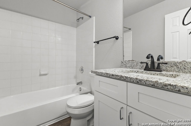 Image 16 of 25 For 115 Agency Oaks