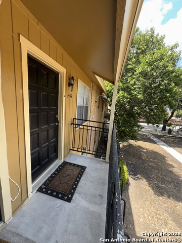 Listing photo id 8 for 923 Vance Jackson  1406